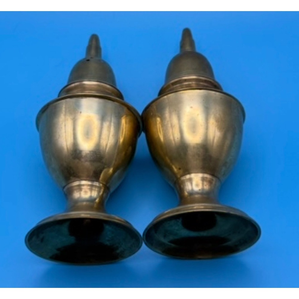Vintage Solid Brass Salt and Pepper Shakers Set Urn Style Footed Pedestal Patina - Picture 4 of 4